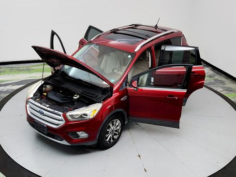 Used 2018 Ford Escape Titanium AWD/4WD image 36