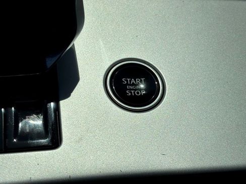 Used 2024 Land Rover Range Rover SE image 10