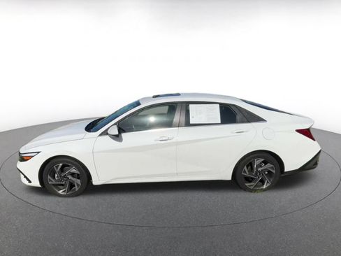 Used 2025 Hyundai Elantra SEL FWD image 9
