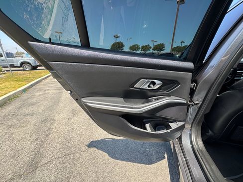Used 2019 BMW 330i Sedan w/ Convenience Package RWD image 24