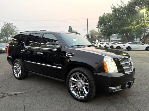 Used 2014 Cadillac Escalade Platinum AWD/4WD image 4