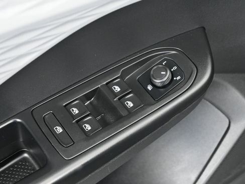 Used 2022 Volkswagen Taos S image 10