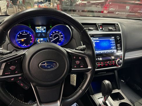 Used 2018 Subaru Outback 2.5i Premium AWD/4WD image 2