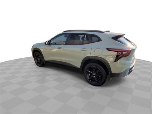 Used 2024 Chevrolet Trax ACTIV w/ Sunroof Package image 6