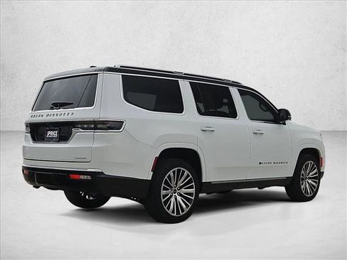 Used 2024 Jeep Grand Wagoneer Series III w/ HD Trailer Tow Package AWD/4WD image 5