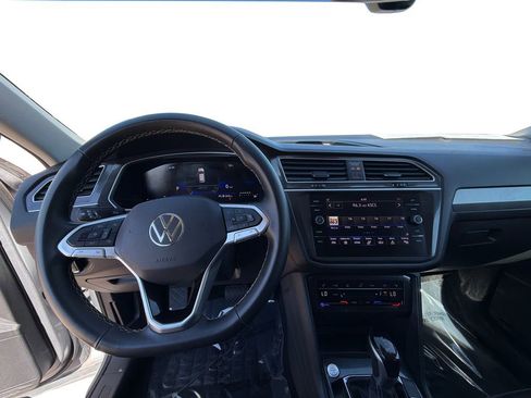 Used 2024 Volkswagen Tiguan SE image 21