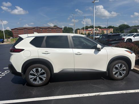 Used 2023 Nissan Rogue SV FWD image 6