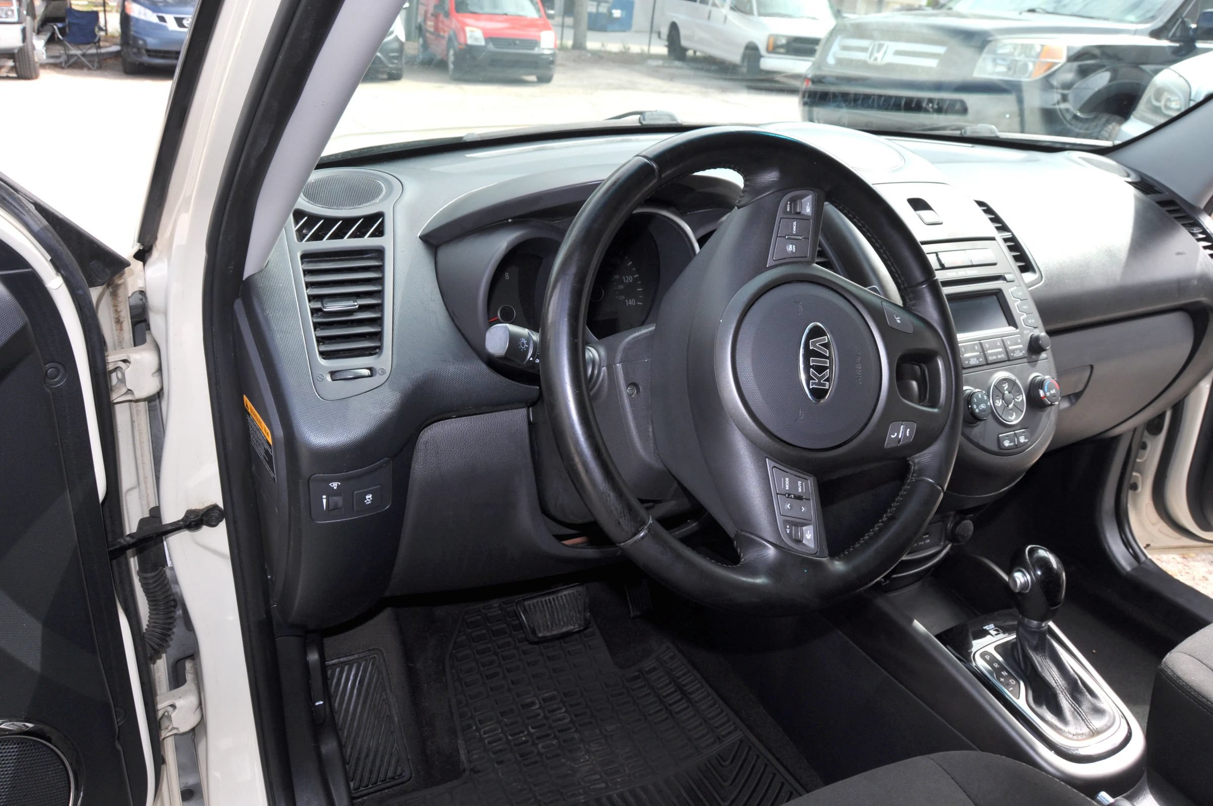 Used 2013 Kia Soul + FWD image 23