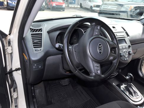Used 2013 Kia Soul + FWD image 23
