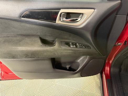Used 2015 Nissan Pathfinder SV AWD/4WD image 11