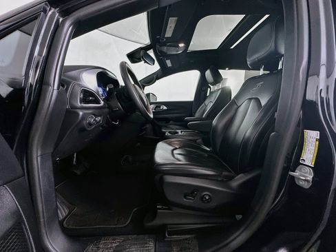 Used 2023 Chrysler Pacifica Touring-L w/ S Appearance Package FWD image 13