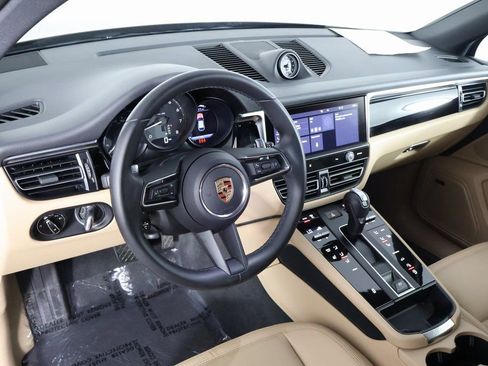 Used 2024 Porsche Macan AWD/4WD image 7