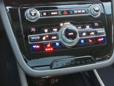 Used 2020 Lincoln Corsair AWD w/ Premium Package image 18