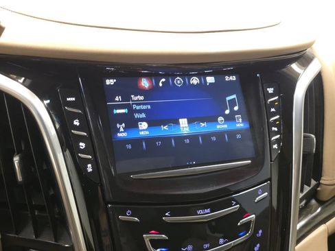 Used 2018 Cadillac Escalade Platinum AWD/4WD image 39