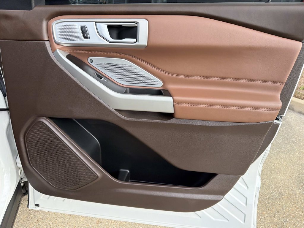 Certified 2024 Ford Explorer King Ranch w/ Technology Package AWD/4WD image 18
