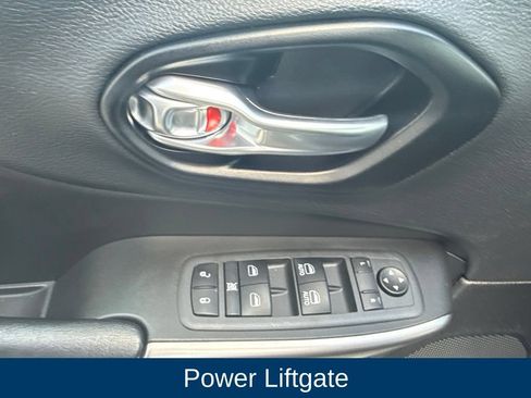 Used 2022 Jeep Cherokee Latitude Lux w/ Sun & Sound Group FWD image 12