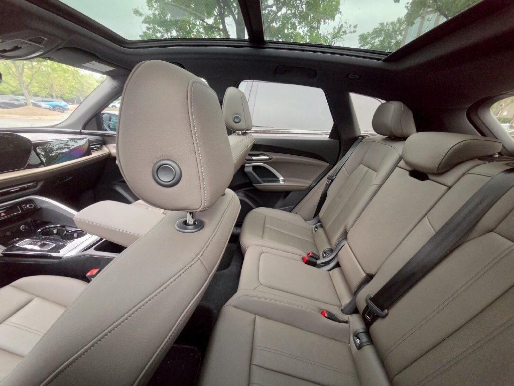Used 2025 Audi Q5 Premium w/ Convenience Package AWD/4WD image 8