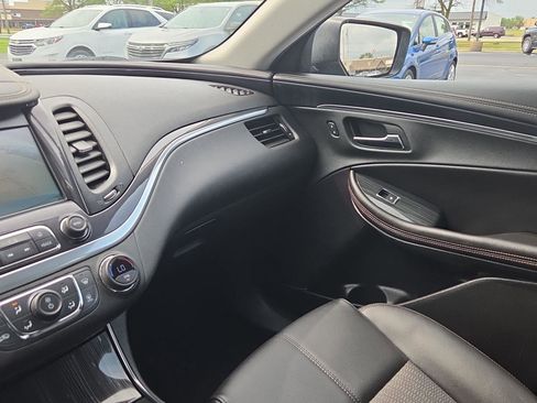 Used 2019 Chevrolet Impala LT FWD image 17
