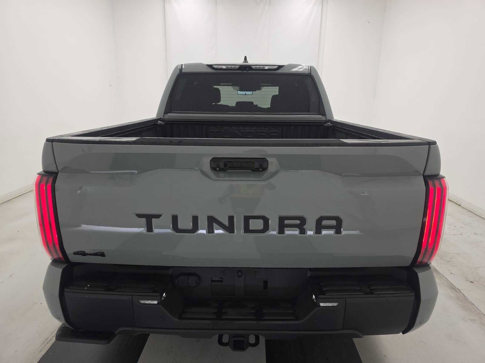 Used 2025 Toyota Tundra Limited AWD/4WD image 5