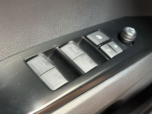 Used 2026 Toyota Camry SE FWD image 31