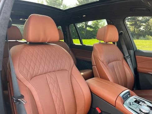 Used 2025 BMW X7 M60i AWD/4WD image 32