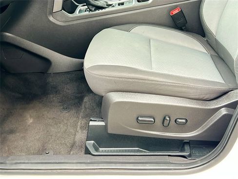 Used 2019 Ford Escape SE image 18