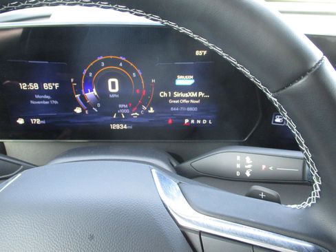 Used 2025 Chevrolet Traverse LT image 19