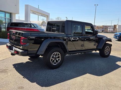 Used 2024 Jeep Gladiator Rubicon AWD/4WD image 11
