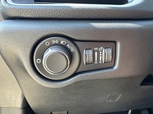 New 2027 Chrysler Pacifica Select w/ Family Tech Group FWD image 22