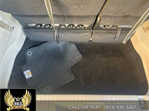 Used 2024 Chrysler Pacifica Touring-L image 10