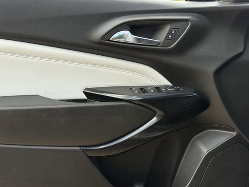 Used 2025 Chevrolet Trax LT image 26