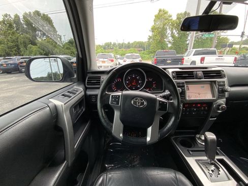 Used 2011 Toyota 4Runner Limited AWD/4WD image 11