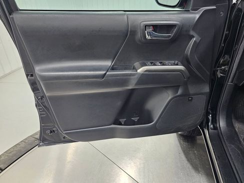 Used 2022 Toyota Tacoma Limited AWD/4WD image 28