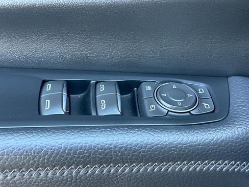Used 2025 GMC Yukon Denali AWD/4WD image 11