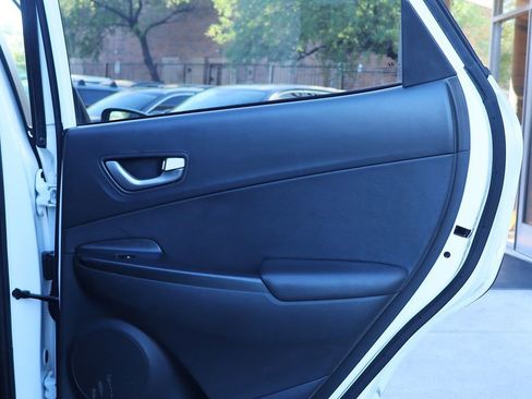 Used 2021 Hyundai Kona Limited image 26