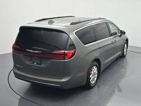 Used 2022 Chrysler Pacifica Touring-L FWD image 32