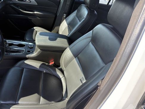 Used 2022 Chevrolet Traverse LT w/ Midnight/Sport Edition image 7