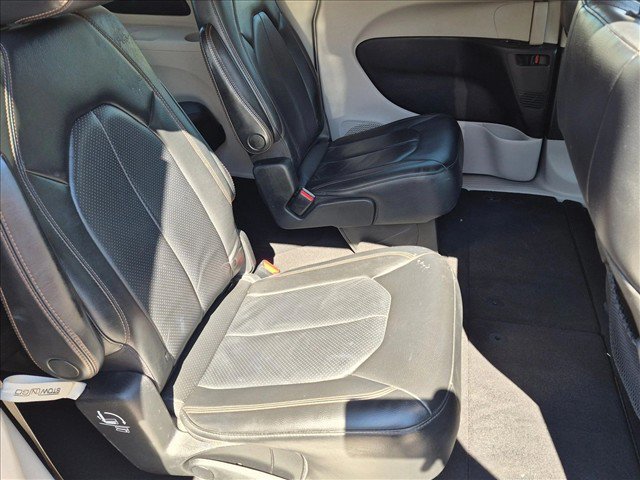 Used 2020 Chrysler Pacifica Touring-L FWD image 19