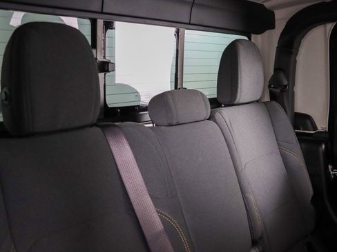 Used 2025 Jeep Gladiator Sport image 27