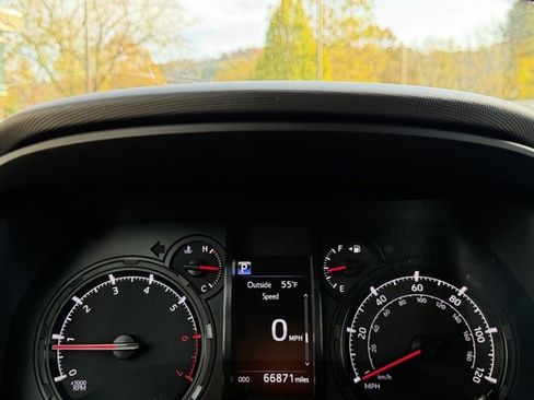 Used 2022 Toyota 4Runner SR5 Premium image 10