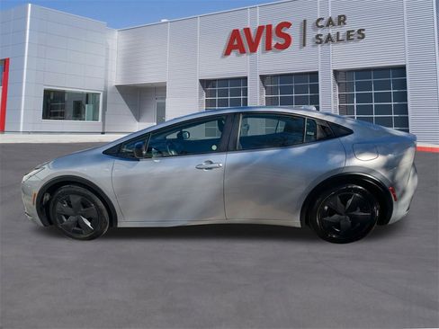Used 2025 Toyota Prius LE image 10
