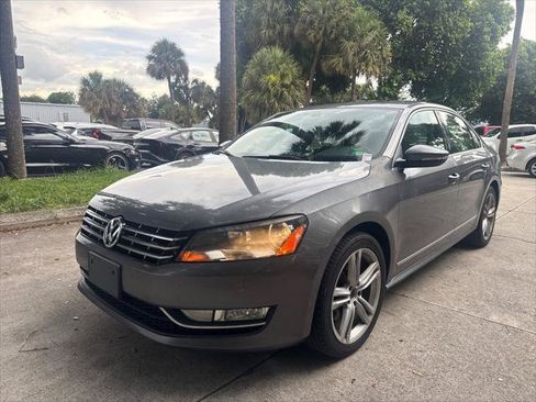 Used 2012 Volkswagen Passat TDI SE FWD image 2