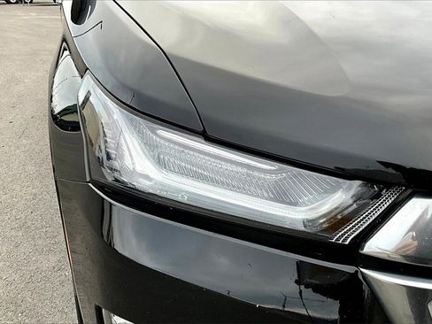 Used 2023 Chevrolet Traverse High Country image 30