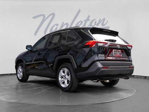 Used 2021 Toyota RAV4 XLE AWD/4WD image 7