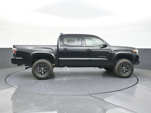 Used 2022 Toyota Tacoma SR5 w/ Technology Package AWD/4WD image 16