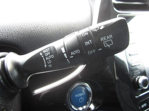 Used 2020 Toyota Prius XLE image 30