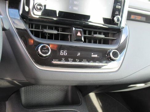 Used 2020 Toyota Corolla LE image 23