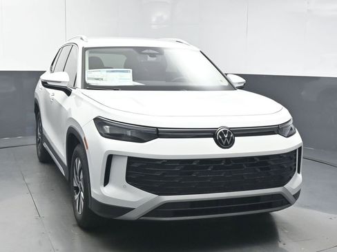 New 2026 Volkswagen Tiguan S image 2
