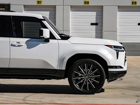 Used 2025 Lexus GX 550 image 18