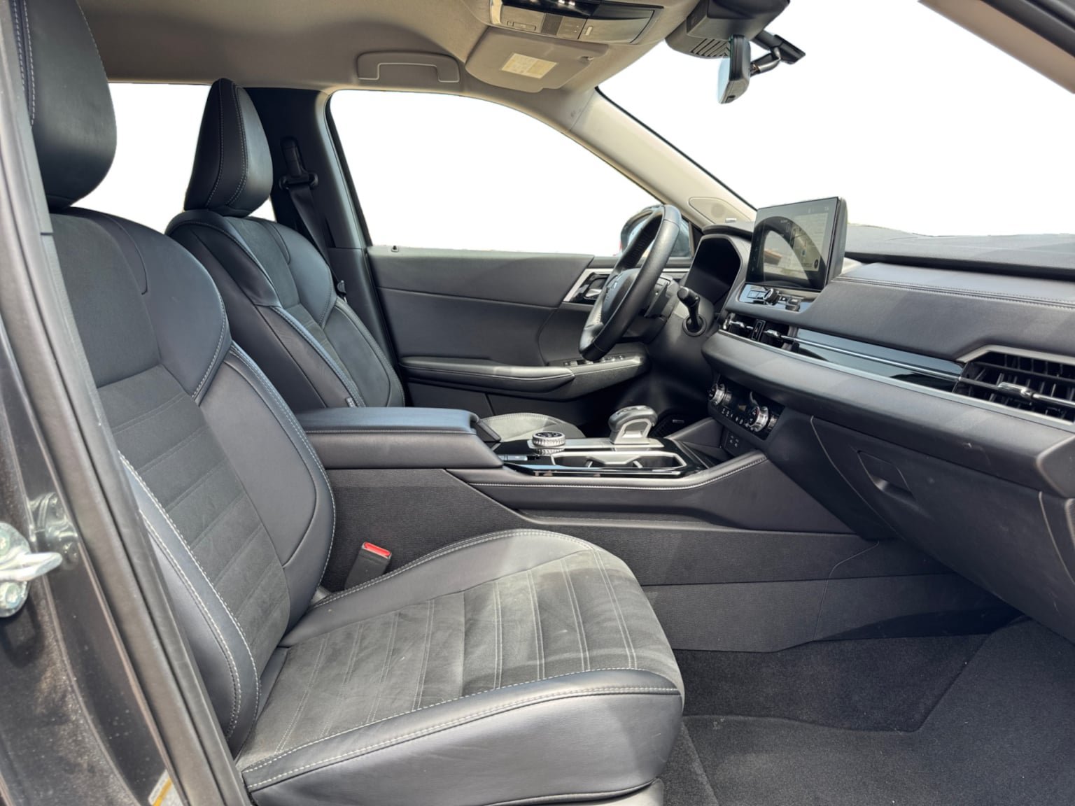 Used 2025 Mitsubishi Outlander SE AWD/4WD image 17